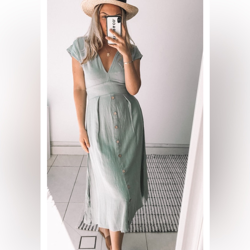 Esther & Co | Ava | AUS 8 | US 4 | S | Plentiful Sage Green midi button dress